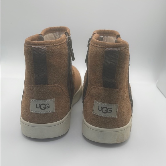 UGG Tan Ankle Boots with Sleek Design - Picture 5 of 5